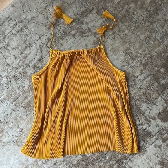 H&M Gold Ribbed Tank - Picture 2 of 4